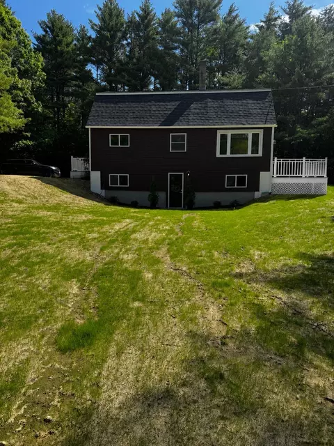 35 Bittersweet Ln, Tilton, NH 03276