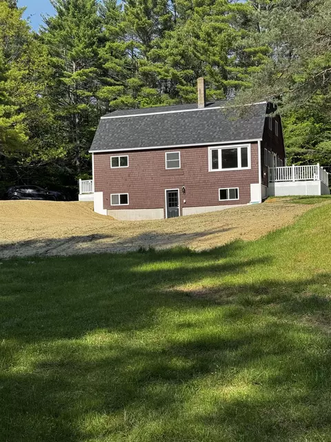 35 Bittersweet Ln, Tilton, NH 03276
