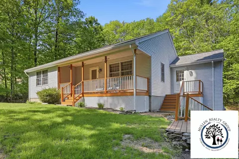 83 Hampstead Rd, Sandown, NH 03873