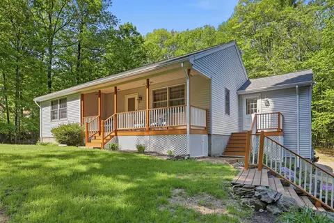83 Hampstead Rd, Sandown, NH 03873