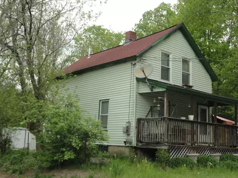 40 Parkview St, Newport, NH 03773