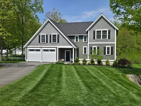6 Betty Ln, Stratham, NH 03885