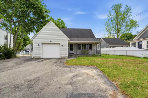 27 Clinton St, Concord, NH 03301