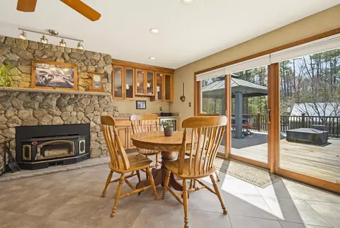 Dining - 17 Dudley Rd, Brentwood, NH 03833 photo 1 of 3