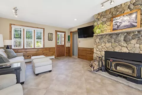 Living - 17 Dudley Rd, Brentwood, NH 03833 photo 1 of 2
