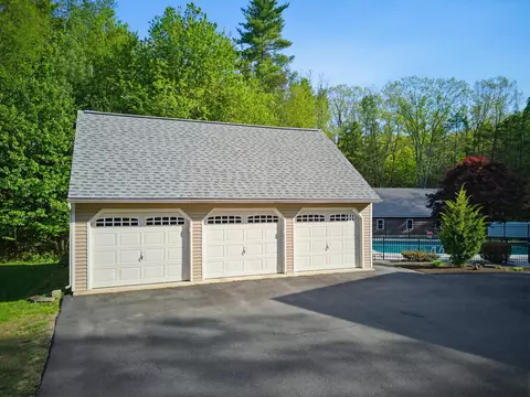 Exterior - 17 Dudley Rd, Brentwood, NH 03833 photo 11 of 14