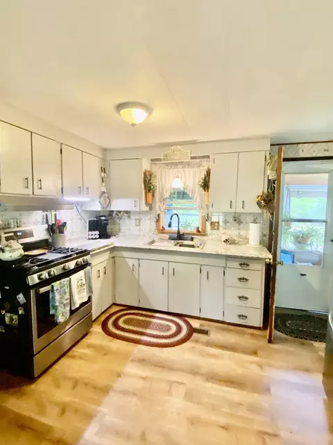 Kitchen - 95 Albany Ave, Bartlett, NH 03812 photo 1 of 2