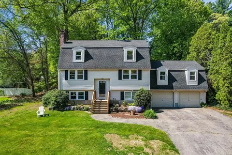 6 Nutmeg Dr, Nashua, NH 03062