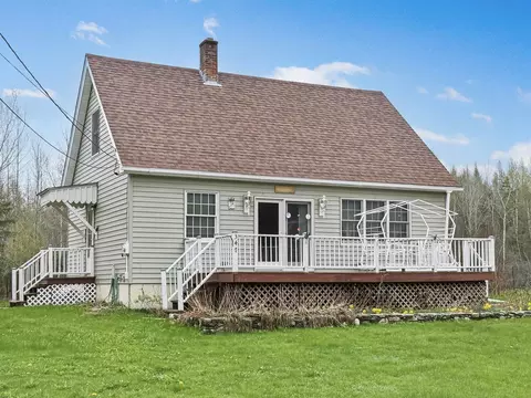 347 River Rd, Canaan, VT 05902