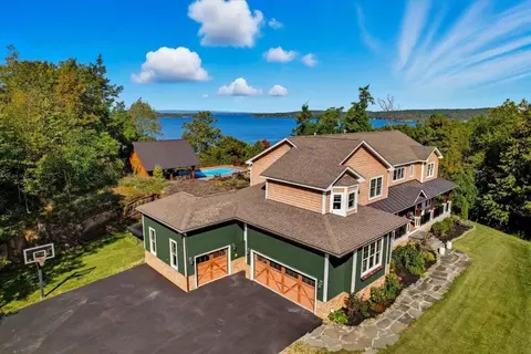 117 Bay Rd, Colchester, VT 05446