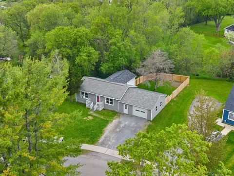 19 Brookside Dr, Middlebury, VT 05753