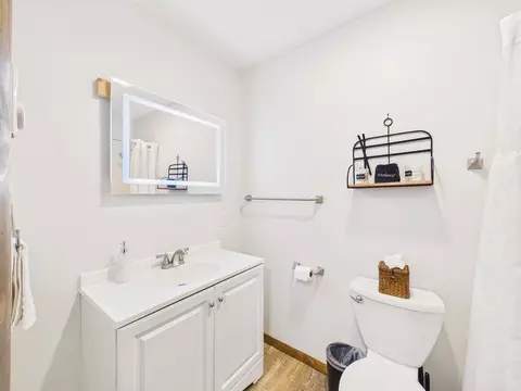 Bath - 774 E Mountain Rd #E6, Killington, VT 05751 photo 3 of 6