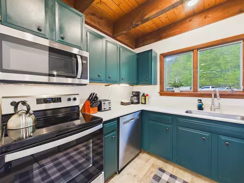 Kitchen - 774 E Mountain Rd #E6, Killington, VT 05751 photo 1 of 4