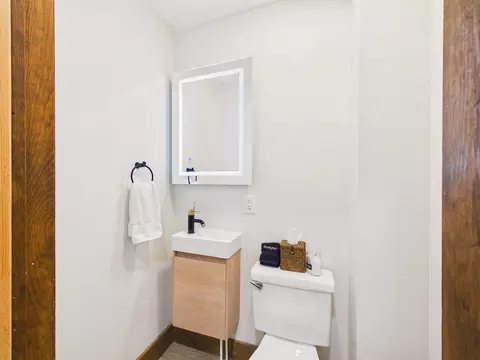 Bath - 774 E Mountain Rd #E6, Killington, VT 05751 photo 1 of 6