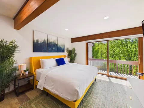 Bedroom - 774 E Mountain Rd #E6, Killington, VT 05751 photo 6 of 10