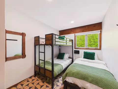 Bedroom - 774 E Mountain Rd #E6, Killington, VT 05751 photo 4 of 10