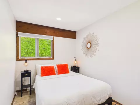 Bedroom - 774 E Mountain Rd #E6, Killington, VT 05751 photo 1 of 10