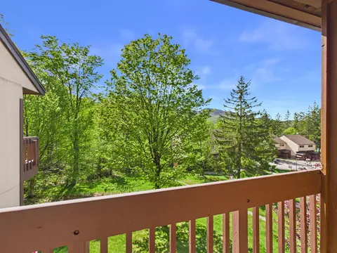 Exterior - 774 E Mountain Rd #E6, Killington, VT 05751 photo 4 of 9