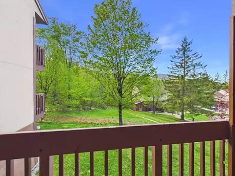 Exterior - 774 E Mountain Rd #E6, Killington, VT 05751 photo 1 of 9
