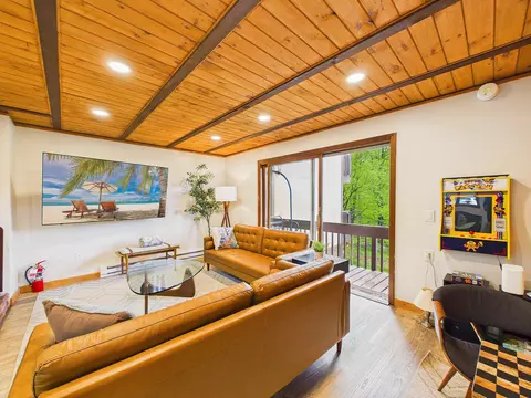 774 E Mountain Rd #E6, Killington, VT 05751
