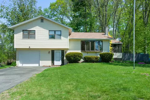 13 Bernier St, Somersworth, NH 03878