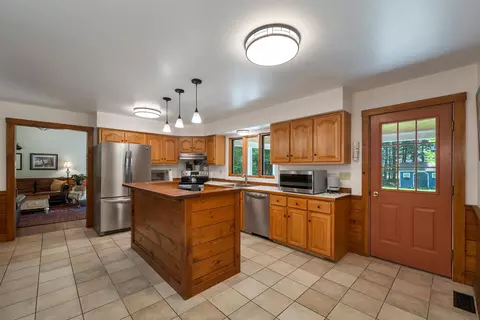Kitchen - 6 Percy Dr, Wolfeboro, NH 03894 photo 1 of 6