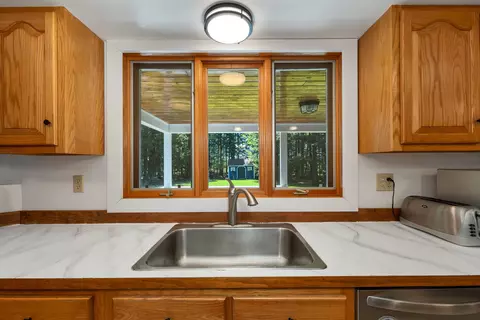 Kitchen - 6 Percy Dr, Wolfeboro, NH 03894 photo 4 of 6