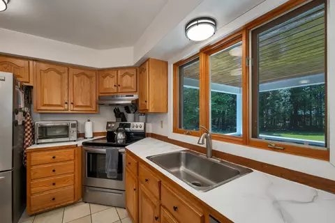 Kitchen - 6 Percy Dr, Wolfeboro, NH 03894 photo 3 of 6