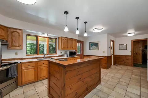 Kitchen - 6 Percy Dr, Wolfeboro, NH 03894 photo 5 of 6