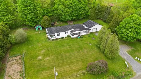 673 Bullock Rd, Georgia, VT 05468