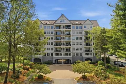 10 Mountain Laurels Dr #405, Nashua, NH 03062
