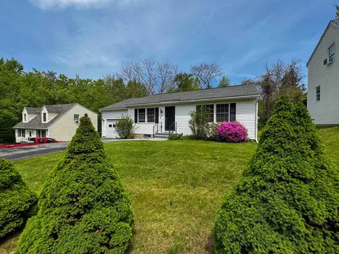 32 Albe Dr, Bennington, VT 05201