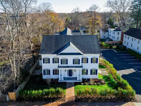 136 Locust St #104, Dover, NH 03820
