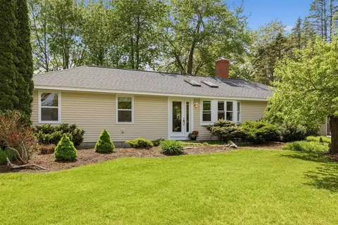 2 Bayberry Ln, Hampton, NH 03842