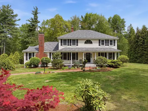 4 Hunters Rd, Bedford, NH 03110