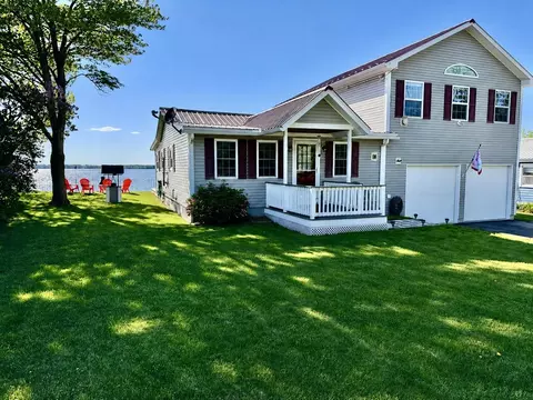 230 Lakewood Dr, Swanton, VT 05488