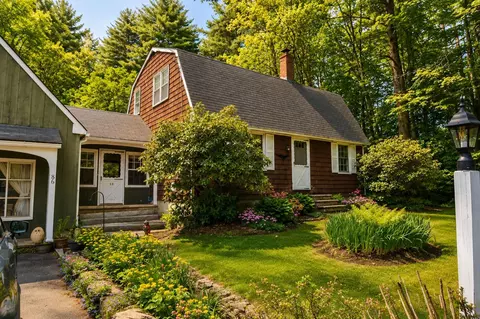 86 Mammoth Rd, Londonderry, NH 03053