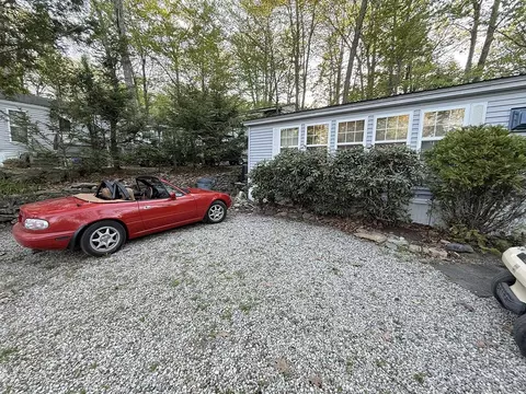 321 Yona Dr, Rochester, NH 03839