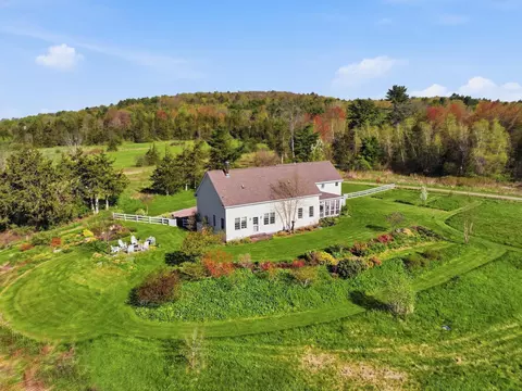 235 Primrose Ln, Ferrisburgh, VT 05456