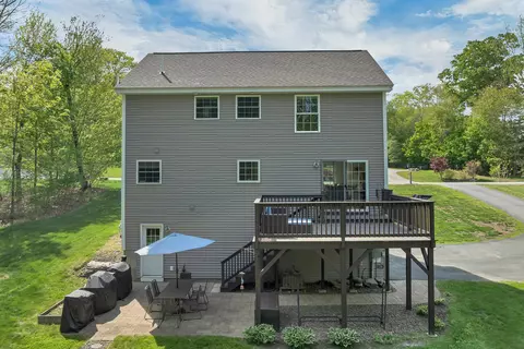 Exterior - 7 Cortland Dr, Epping, NH 03042 photo 4 of 12