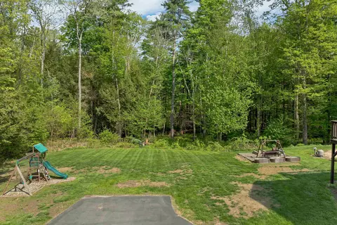 Exterior - 7 Cortland Dr, Epping, NH 03042 photo 6 of 12