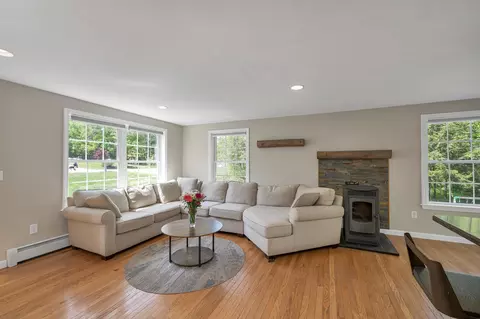 Living - 7 Cortland Dr, Epping, NH 03042 photo 3 of 6