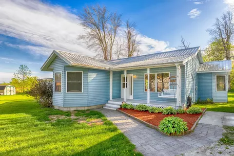 100 Christopher Rd, Alburgh, VT 05440