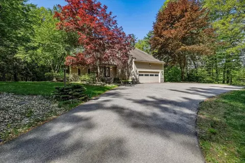 5 Cobblestone Pl, Merrimack, NH 03054