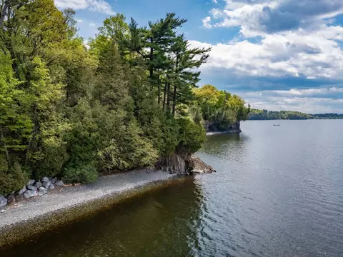 187 Morgan Dr, Shelburne, VT 05482