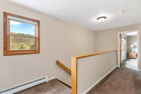 Entry Way - 990 Main St, Proctorsville, VT 05153 photo 2 of 4