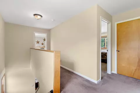 Entry Way - 990 Main St, Proctorsville, VT 05153 photo 3 of 4