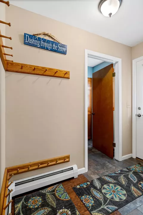 Entry Way - 990 Main St, Proctorsville, VT 05153 photo 1 of 4