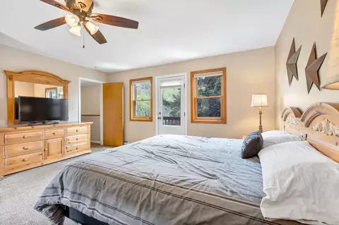 Bedroom - 990 Main St, Proctorsville, VT 05153 photo 15 of 17