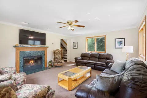 Living - 990 Main St, Proctorsville, VT 05153 photo 4 of 5